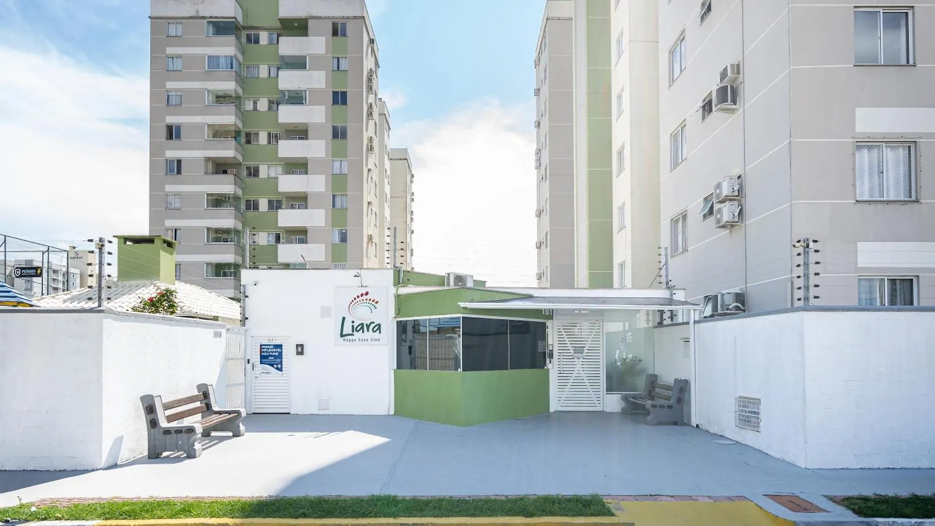 Apartamento A 400M Praia Com Piscina Sacada Com Churrasqueira Privativa Wi-Fi Portaria 24H Playground Infantil Quadra De Esportes E Vaga Privativa De Garagem Reserve Agora Mesmo Piçarras 0*,